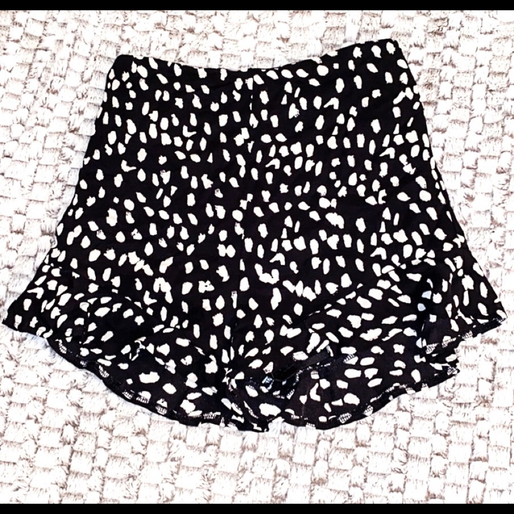 Spotted High-waist Ruffled Shorts!!